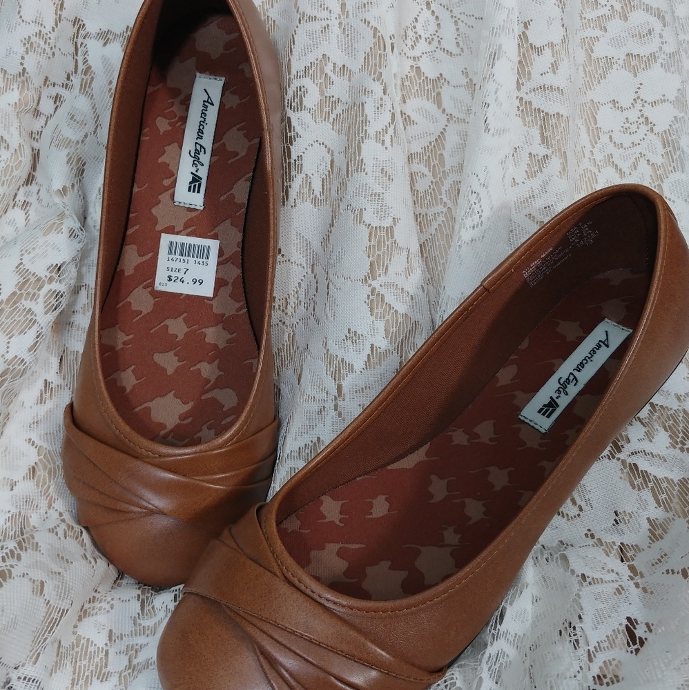 ✔American Eagle size 7 brown ballet flats.